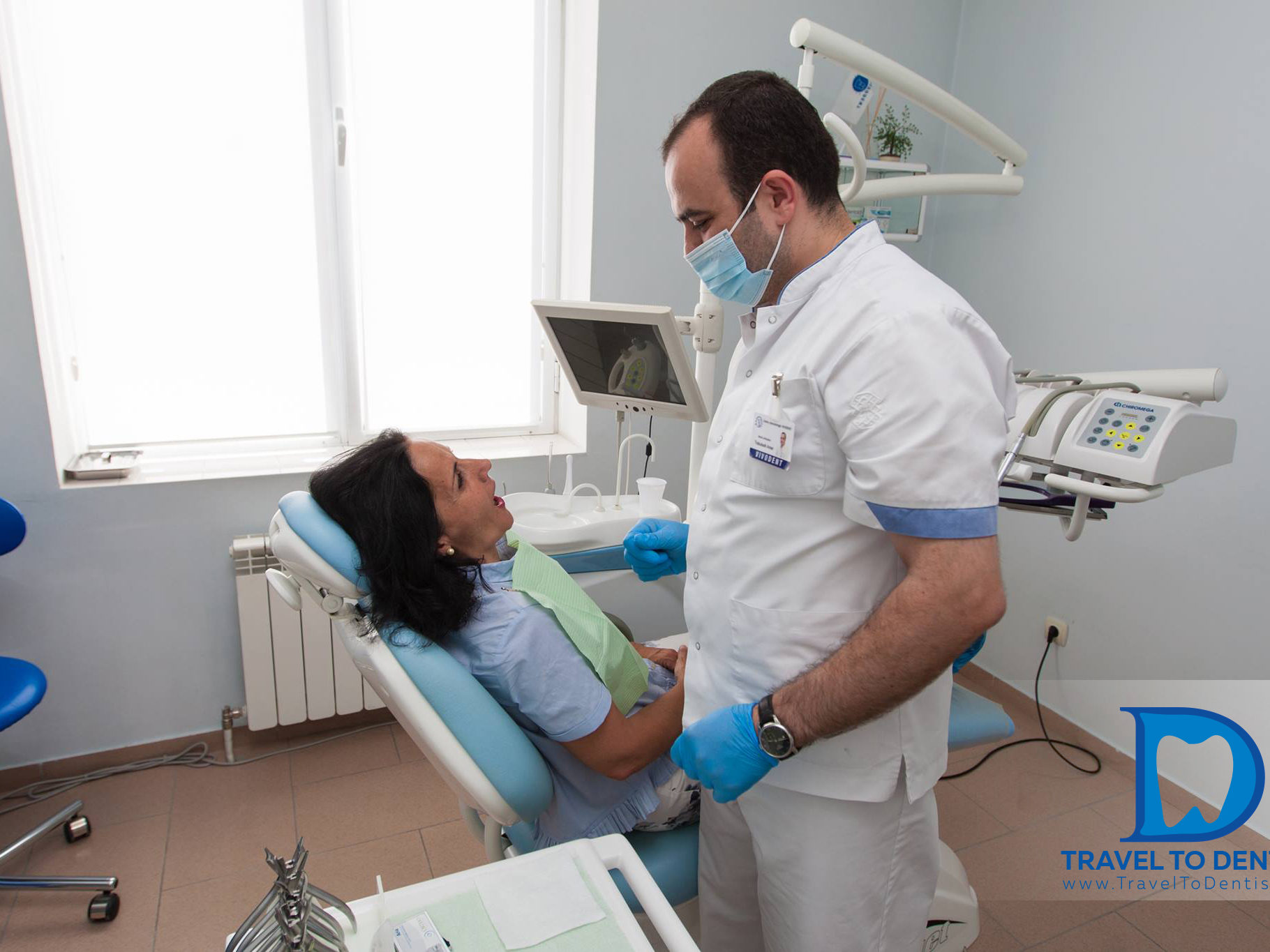 an italian patient on a moldovan dentist’s chair