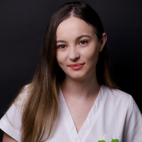 Dr. Anastasia Strungaru - Dentist in Moldova, Chisinau